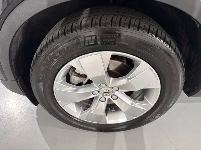 Used 2022  Volvo Momentum image 5
