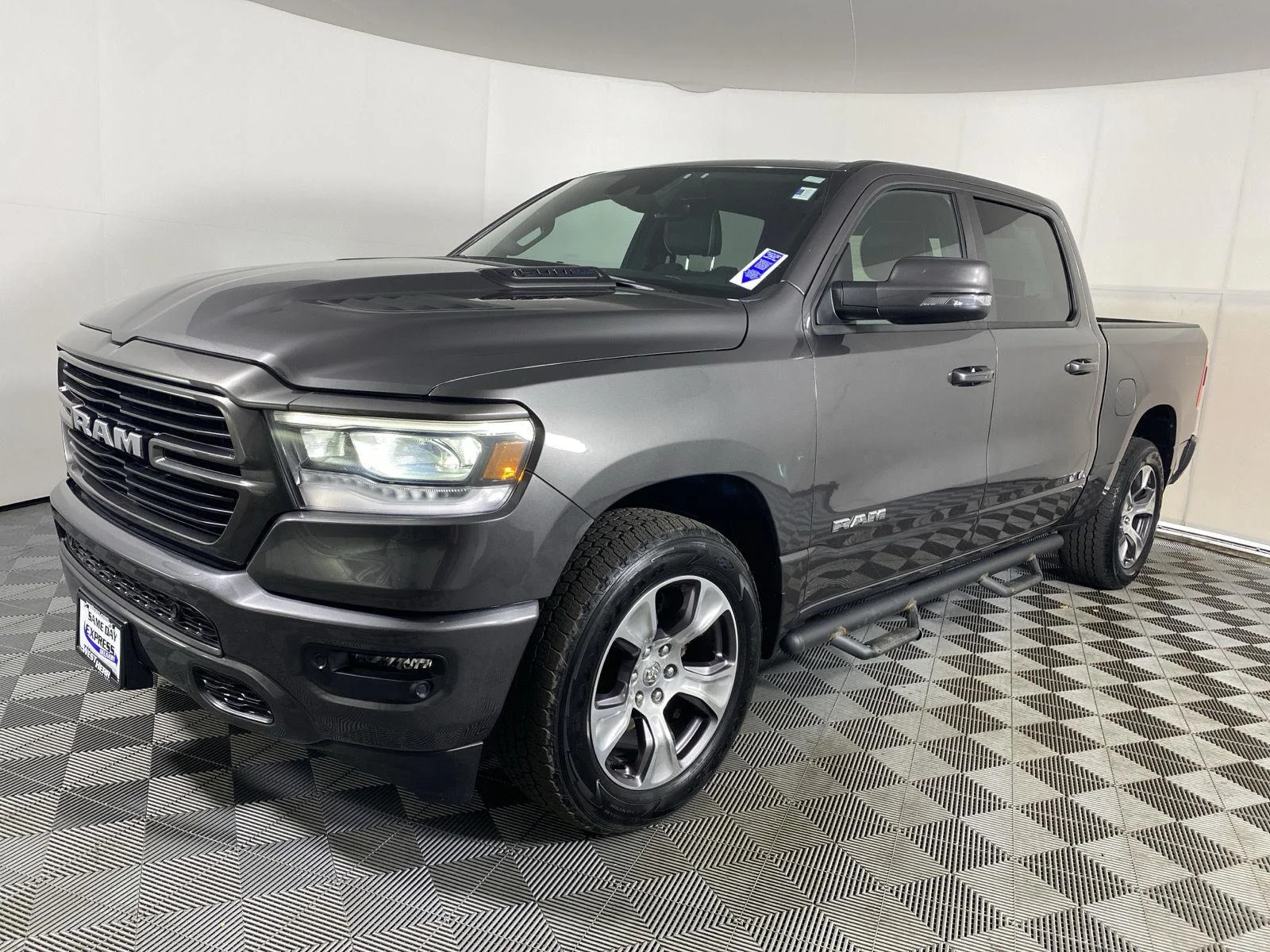 Used 2023 Granite Crystal Metallic Clearcoat Ram Laramie image 10
