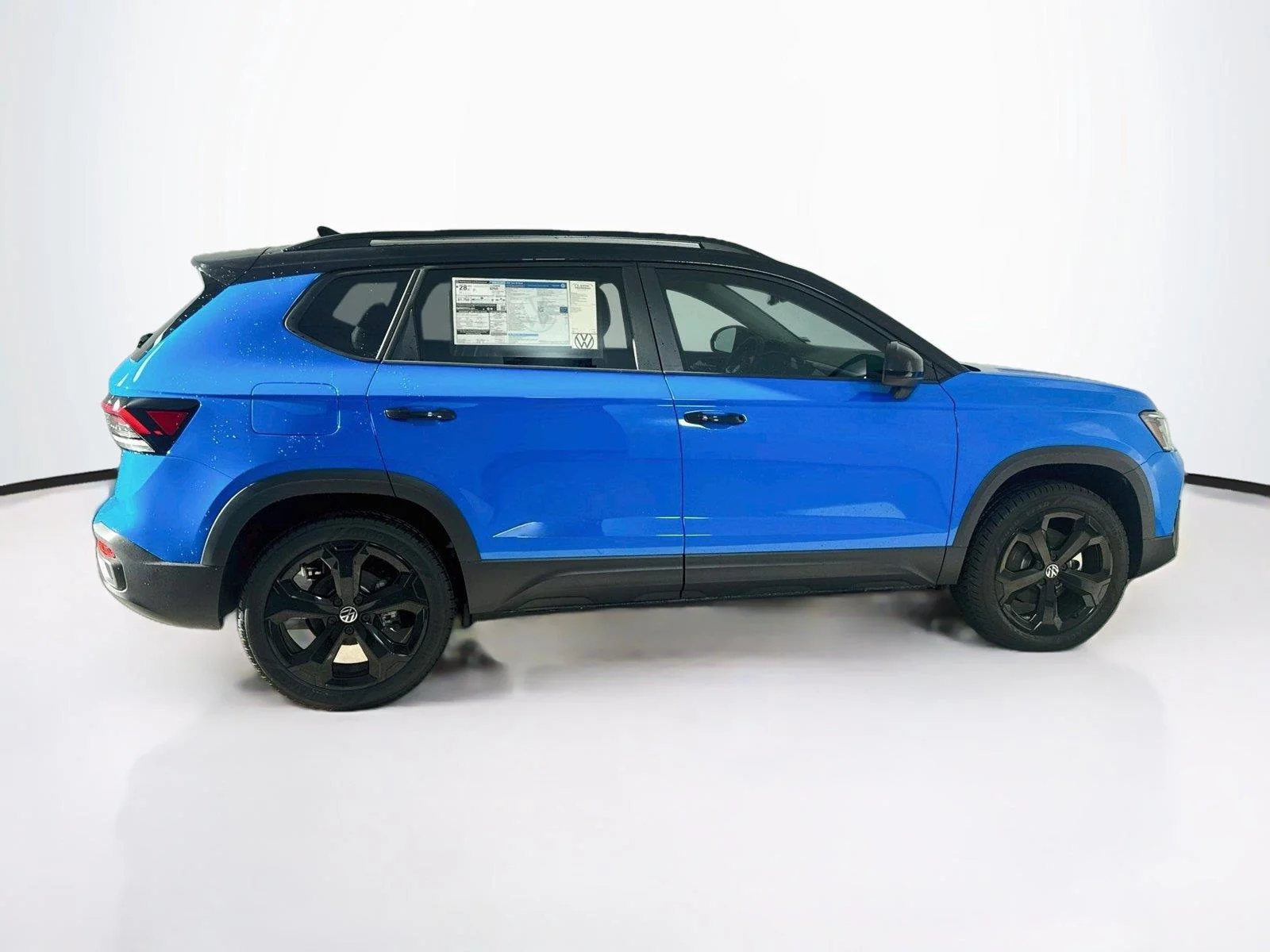 New 2026 Cornflower Blue w/Deep Black Roof Volkswagen SE Black image 8