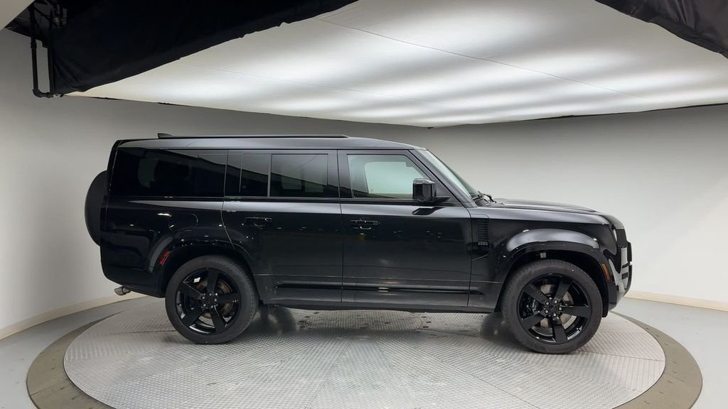 2026 Land Rover Defender V8 - Photo 9