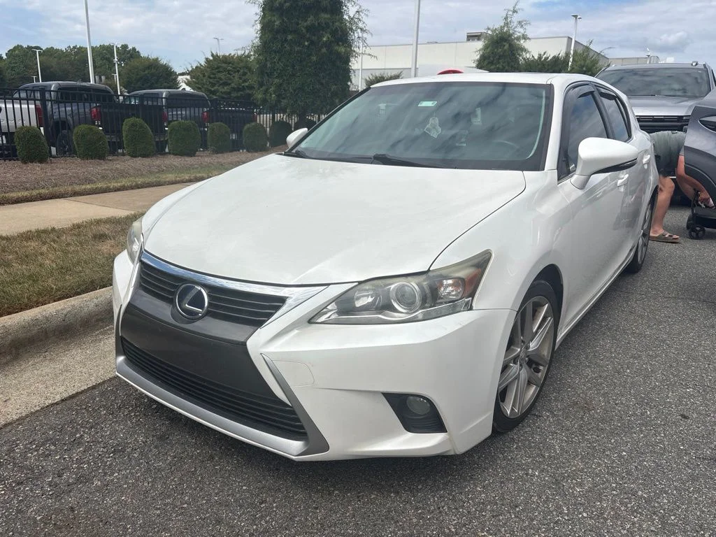 Used 2015  Lexus 200h image 5