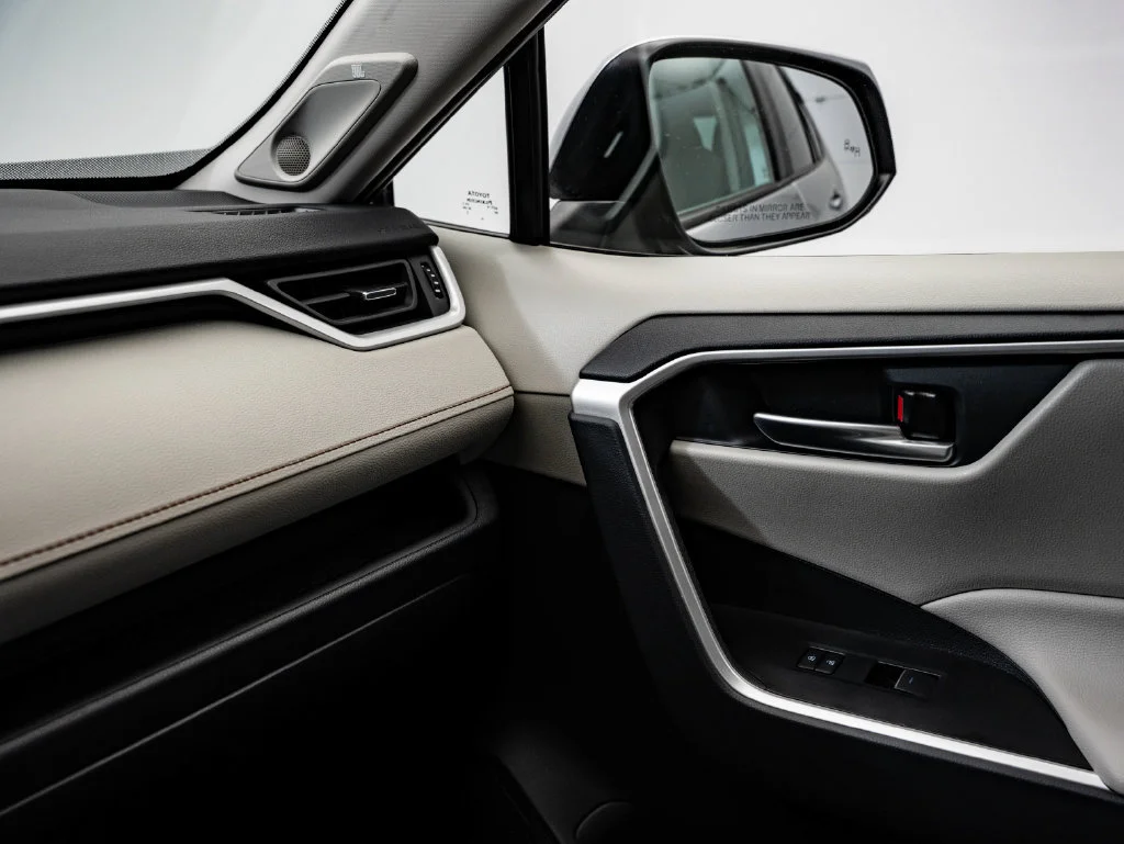 Used 2025 Silver Sky Metallic Toyota XLE Premium image 42