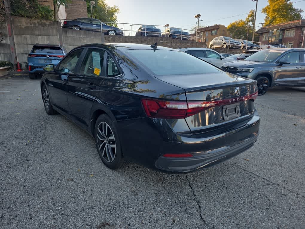Certified Used 2026 Deep Black Pearl Volkswagen SE image 6