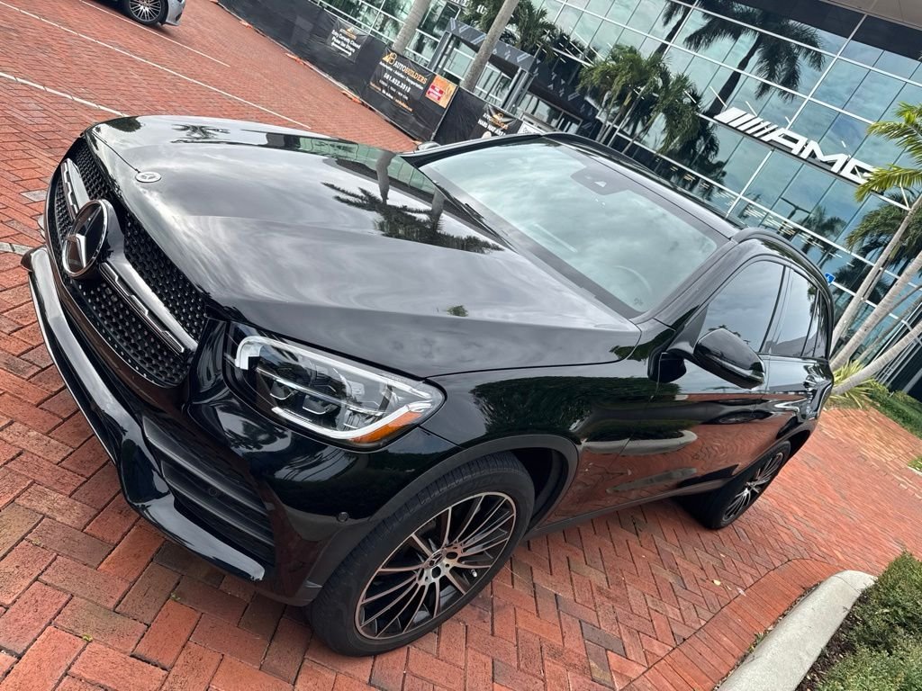 Certified Used 2022 Black Mercedes-Benz GLC 300 image 5