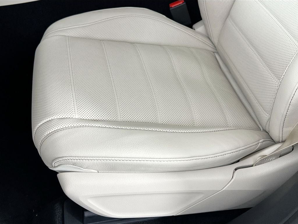 New 2026 MANUFAKTUR Moonlight White Metallic Mercedes-Benz GLS 450 image 20