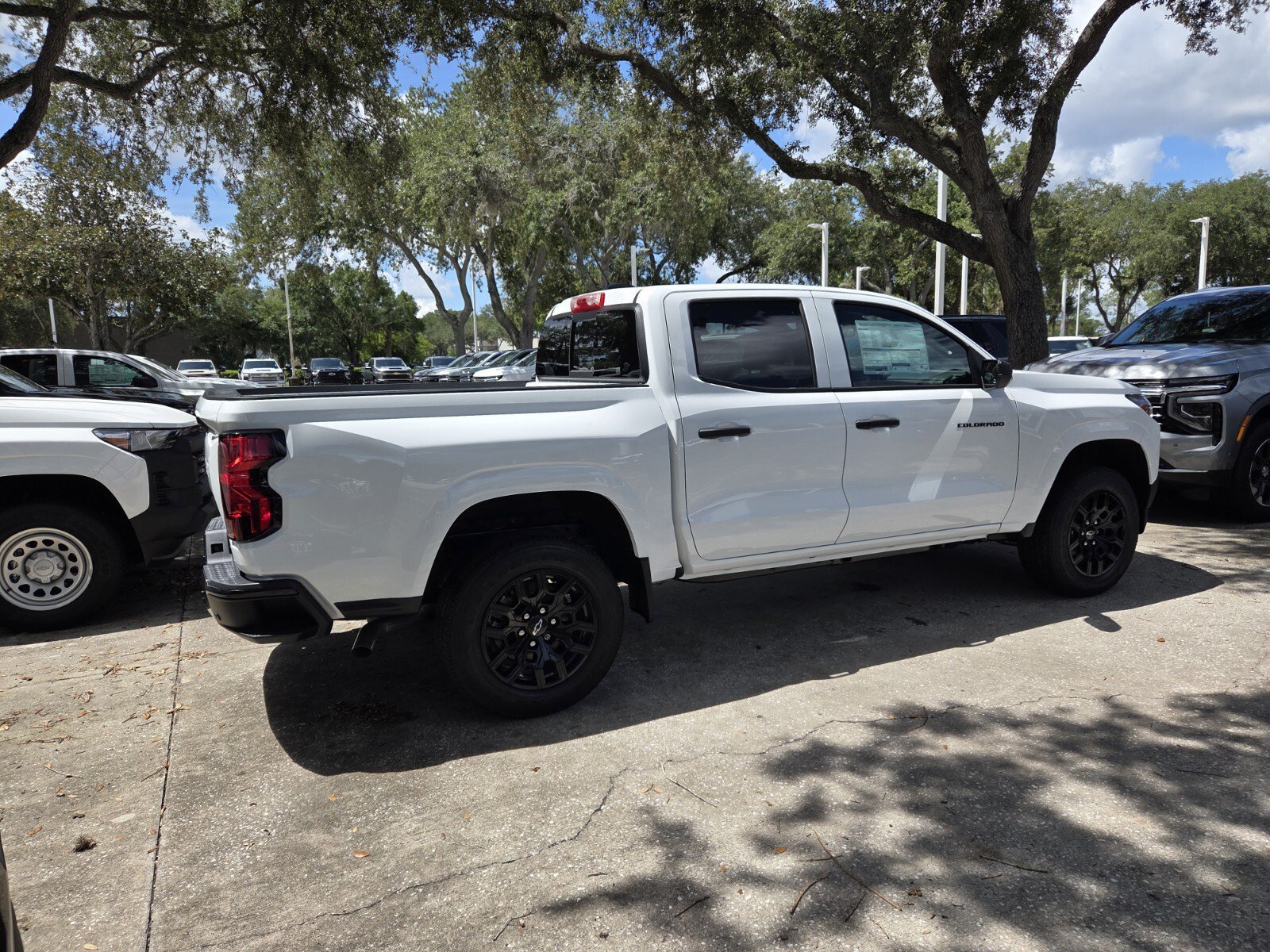 New 2026 Summit White Chevrolet WT image 7