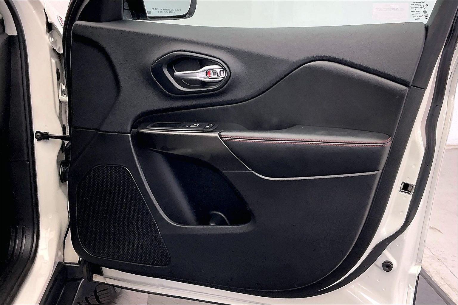 Used 2019 Pearl White Pearlcoat Jeep Trailhawk image 26