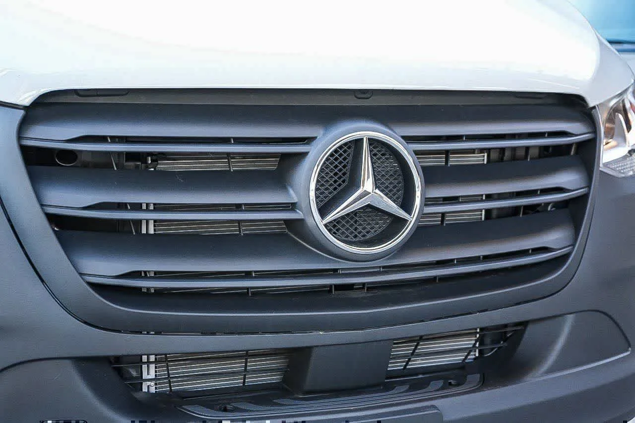 New 2026 Arctic White Mercedes-Benz Cargo 144WB High Roof RWD 2.0L I4 Diesel Turbo SO image 5