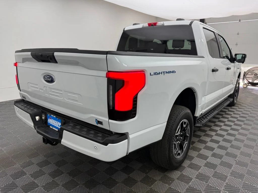 Used 2023 White Ford XLT image 8