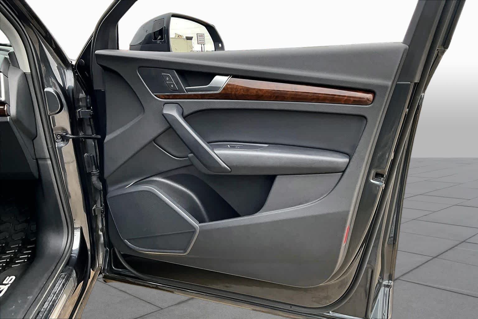 Used 2018 Manhattan Gray Metallic Audi Tech Premium Plus image 23