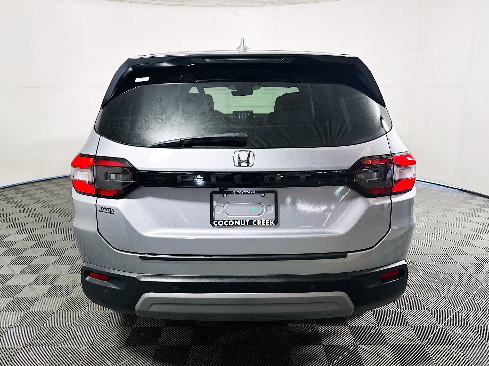 Used 2025 Silver Honda EX-L image 4