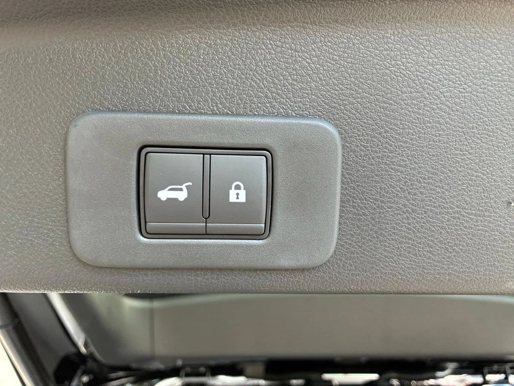 New 2026 Boulder Gray Pearl / Super Black Two-tone Nissan Platinum image 15