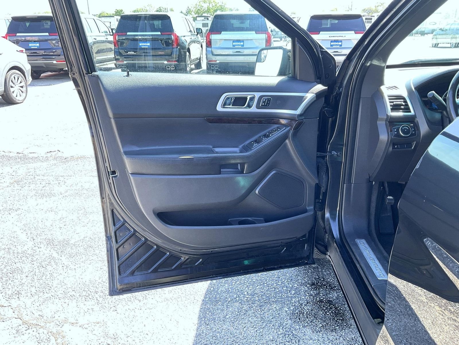 Used 2015 Black Ford Limited image 9
