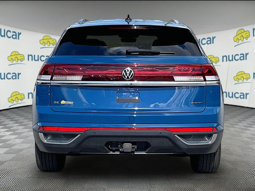 Used 2025 Mountain Lake Blue Metallic Volkswagen 2.0T SE w/Technology image 5