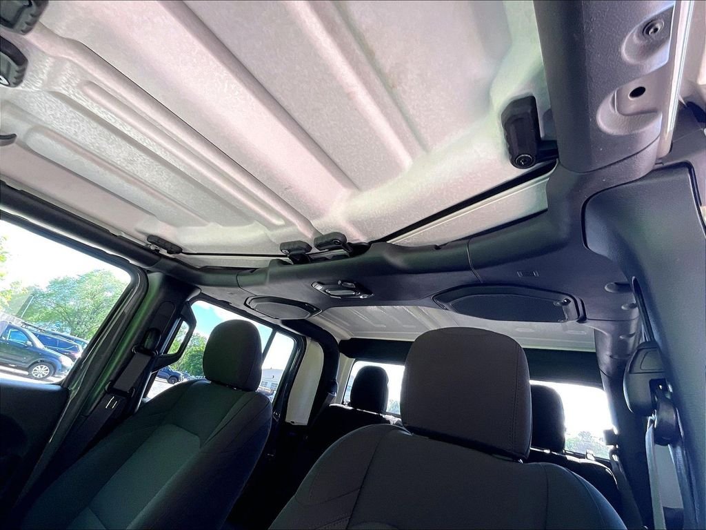 Used 2023 Gray Jeep Sport S image 7