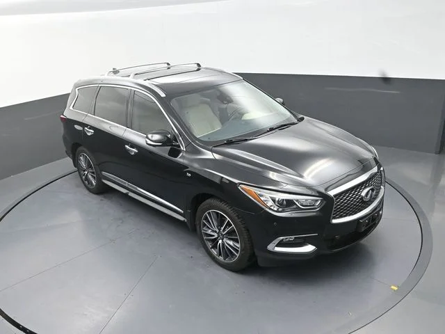 Used 2019 Black INFINITI LUXE image 12