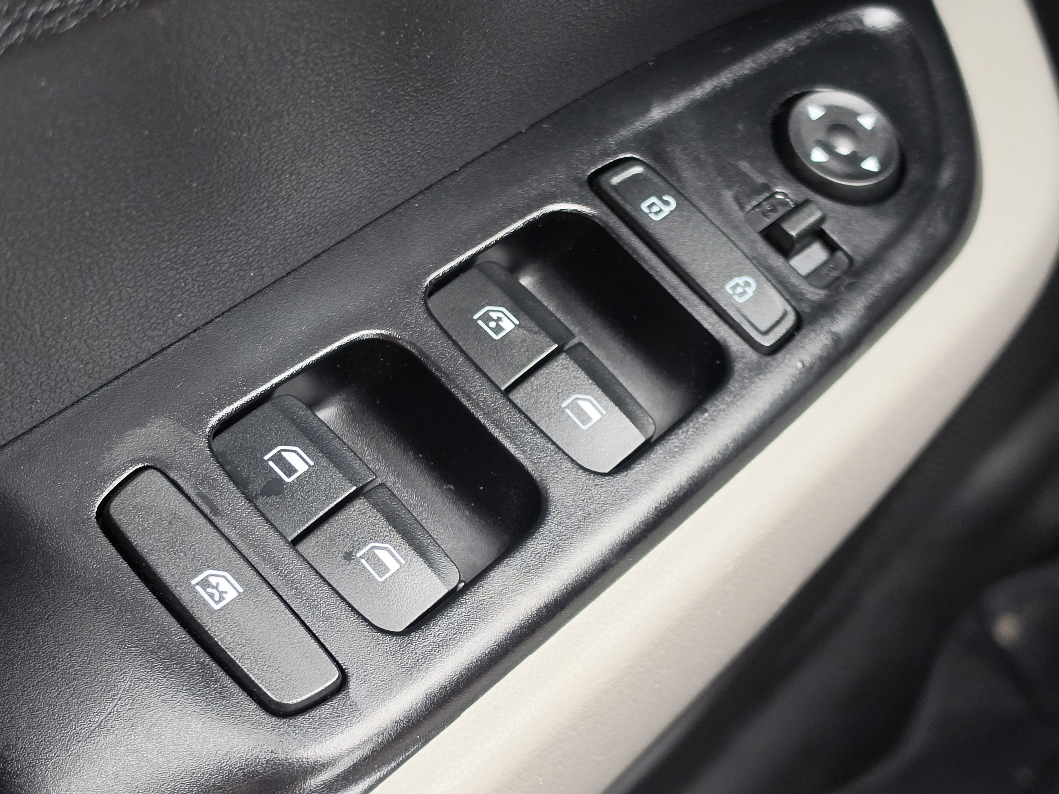 Used 2022 Black Noir Pearl Hyundai SEL image 13