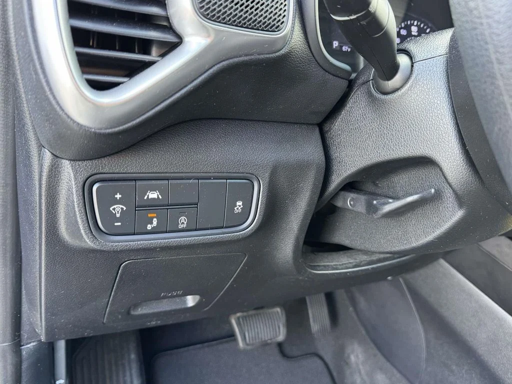 Used 2022 Black Kia LX image 28