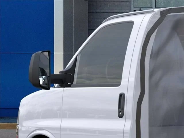 New 2025 Summit White Chevrolet 1WT image 12