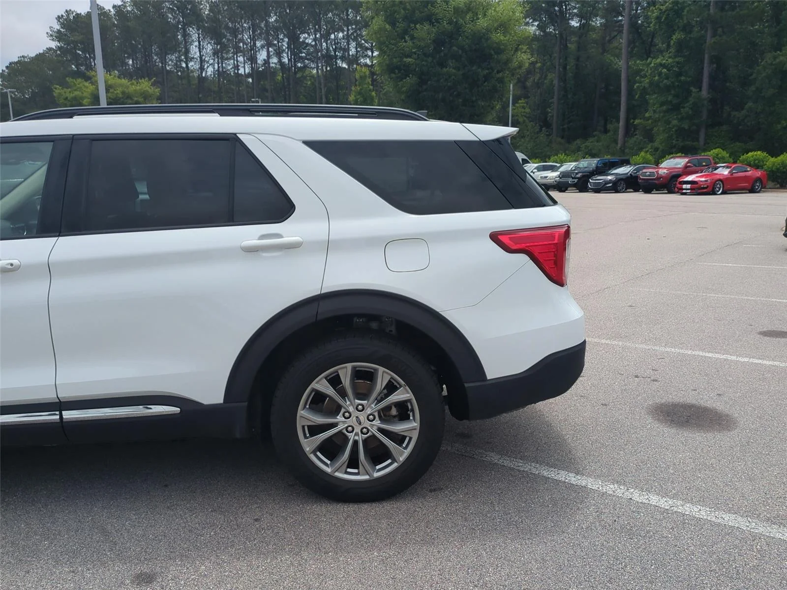 Used 2022 Oxford White Ford XLT image 11