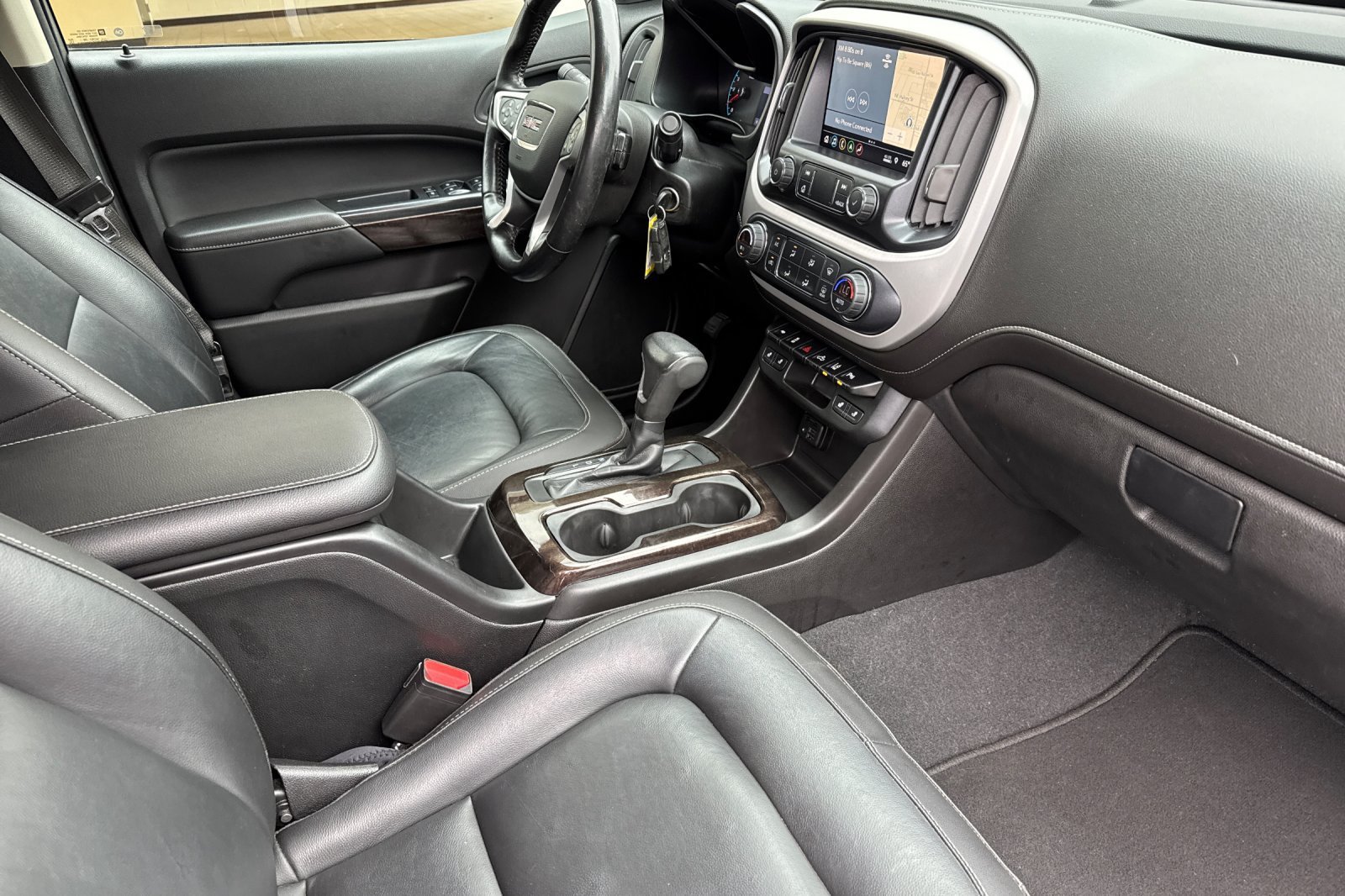 Used 2021 Summit White GMC 4WD Elevation image 15