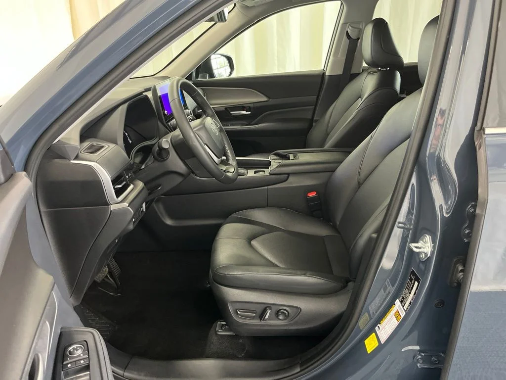 Used 2024 White Toyota XLE image 3
