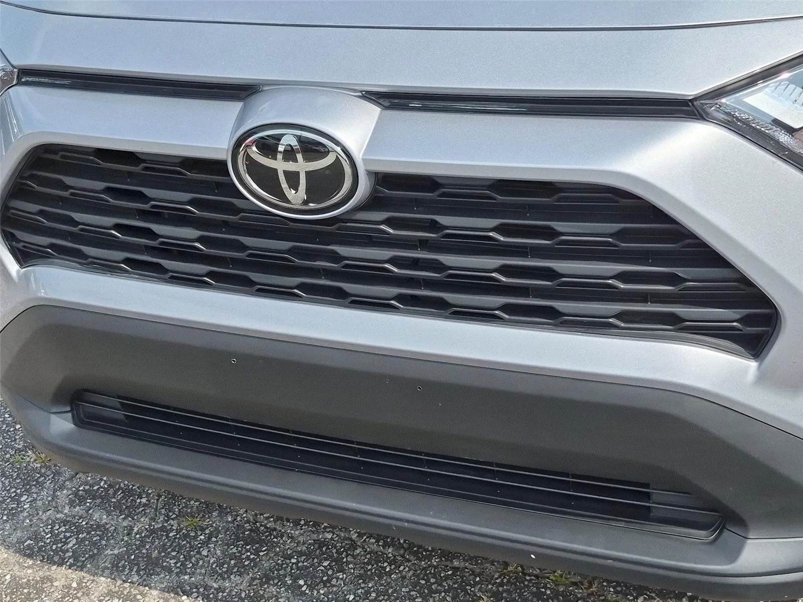 Used 2025 Silver Sky Metallic Toyota XLE Premium image 14