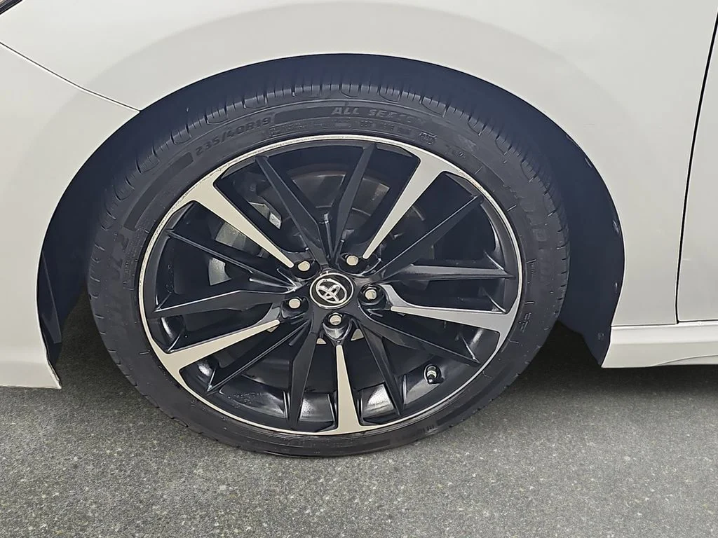 Used 2018 Beige Toyota XSE V6 image 33