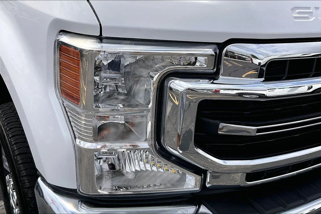 Used 2021 White Ford Lariat image 28