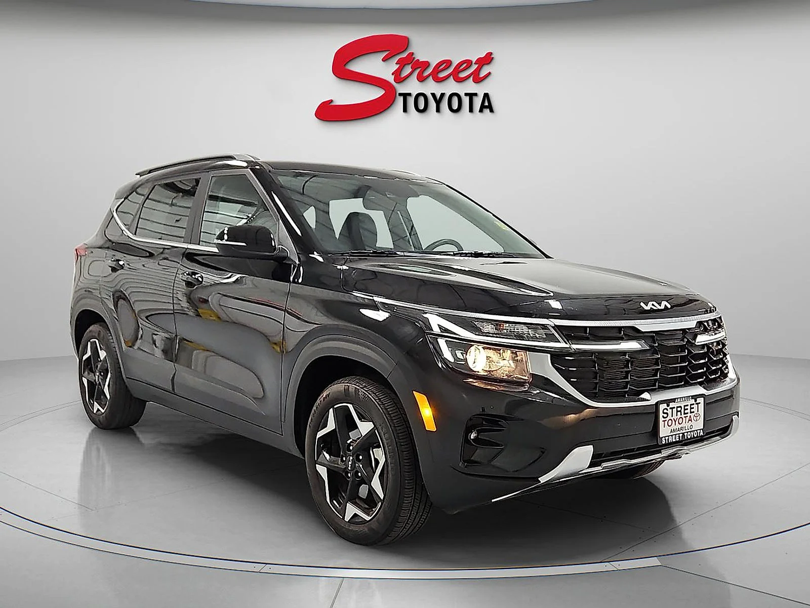 Used 2025 Fusion Black Kia EX image 4