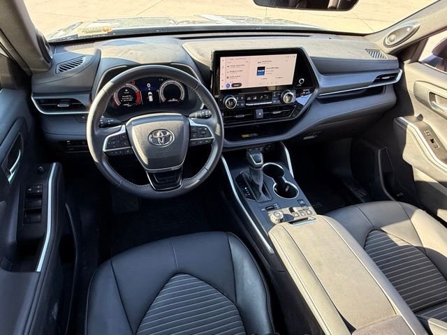 Used 2025 Cement Toyota XSE image 7