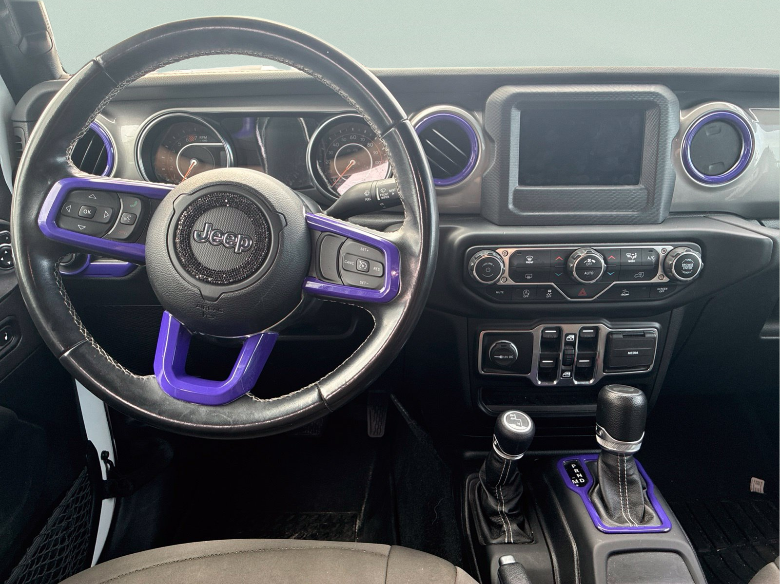 Used 2021 White Jeep Unlimited Sahara image 23