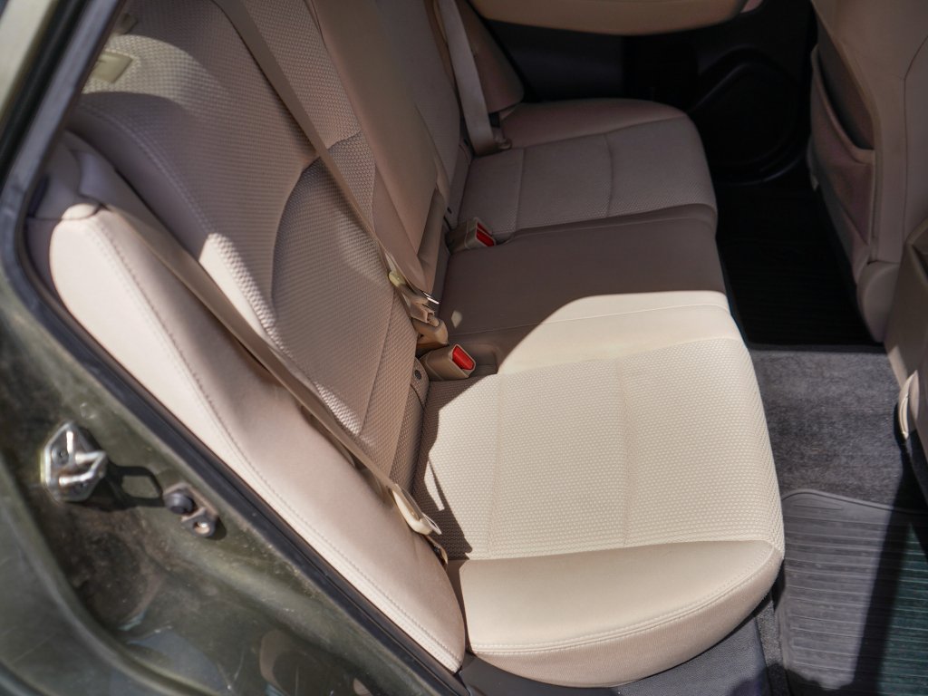 Used 2015 Wilderness Green Metallic Subaru 2.5i Premium image 28