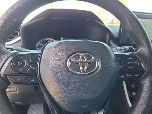 Used 2021 White Toyota XLE image 10