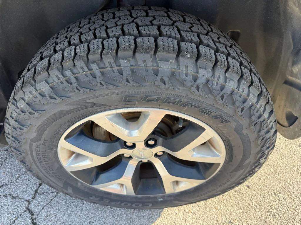 Used 2015 Red Jeep Trailhawk image 12