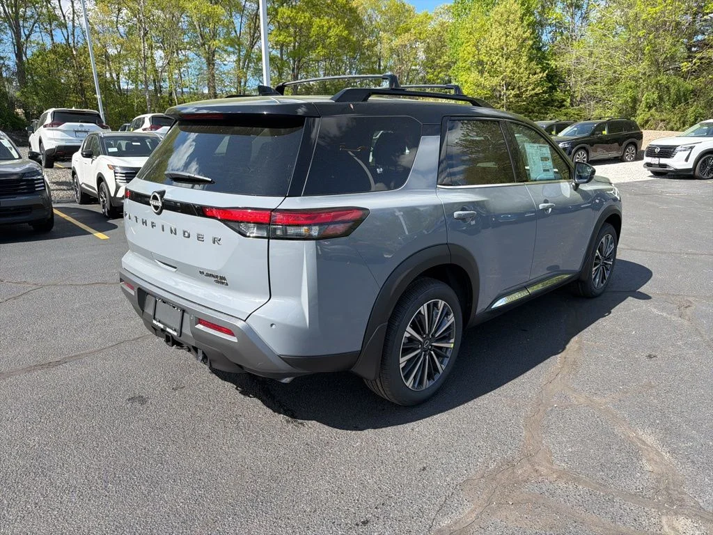 New 2026 Boulder Gray Pearl / Super Black Two-tone Nissan Platinum image 10