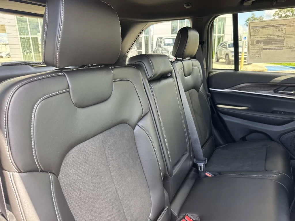 New 2027 Gray Jeep Laredo Altitude image 14