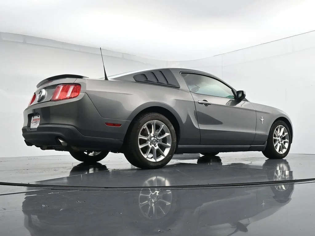 Used 2011  Ford V6 Premium image 30