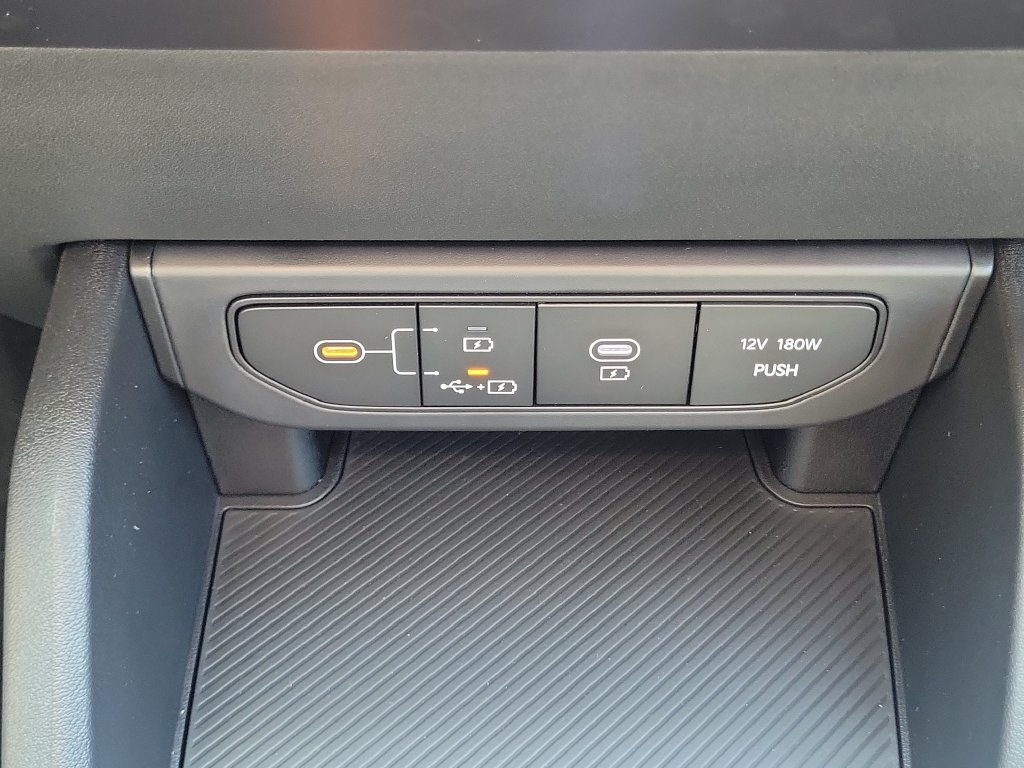New 2026 Snow White Pearl Kia LXS image 31