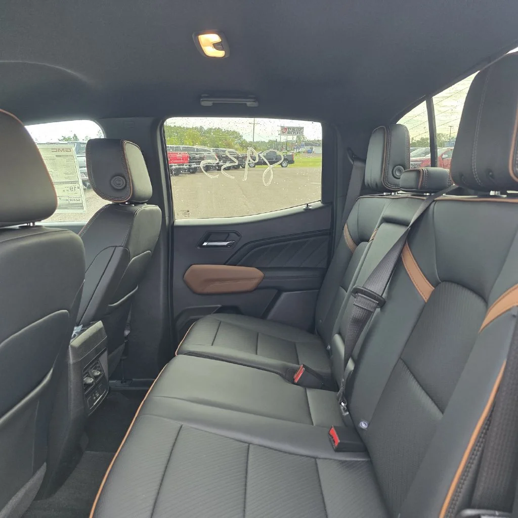 2026 GMC Canyon AT4 - Photo 17