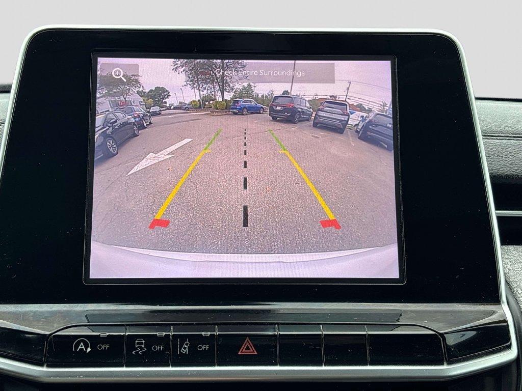 Used 2022 White Jeep Latitude image 25