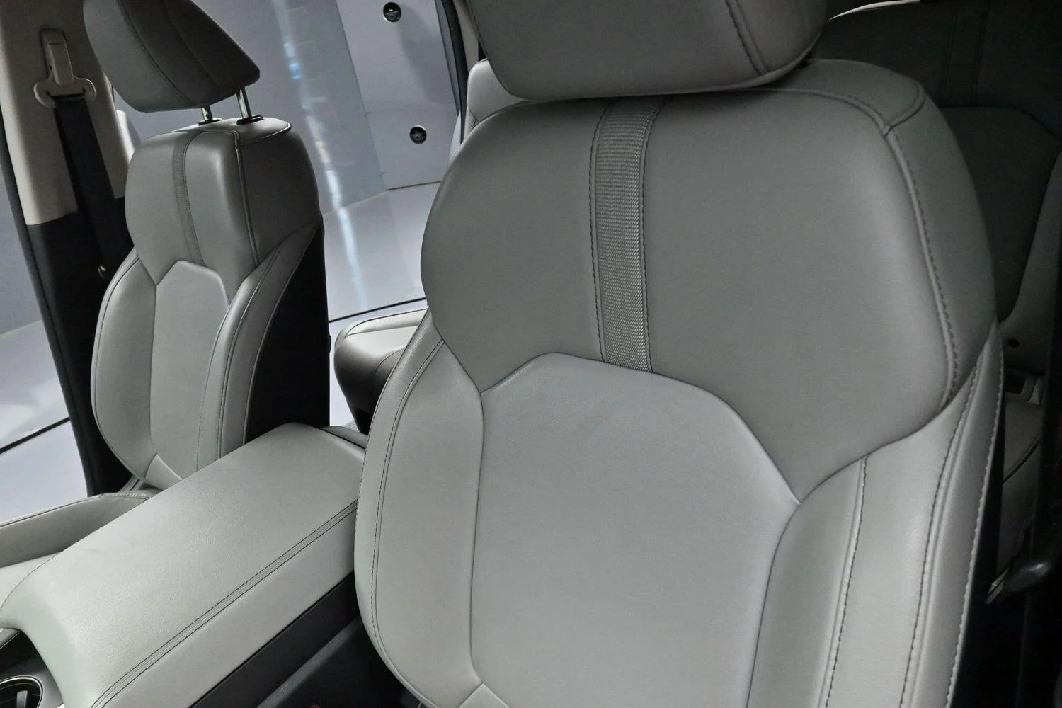 Used 2024 Lunar Silver Metallic Honda EX-L image 17
