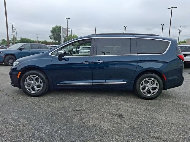 Used 2022 Blue Chrysler Limited image 6