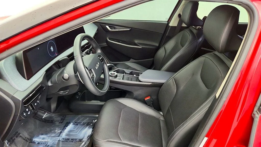 Used 2022 Runway Red Kia Wind RWD image 12