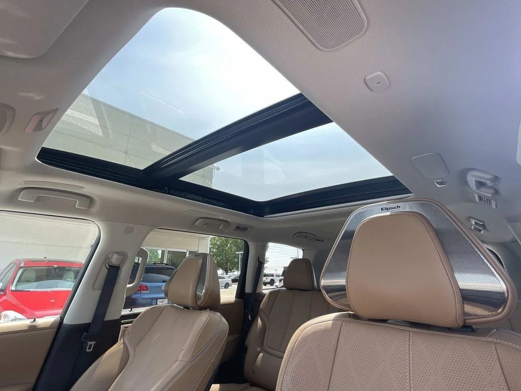 Used 2025 White INFINITI SENSORY image 17