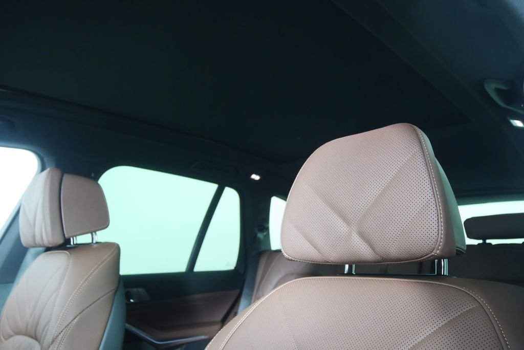New 2026 Mineral White Metallic BMW sDrive40i image 12