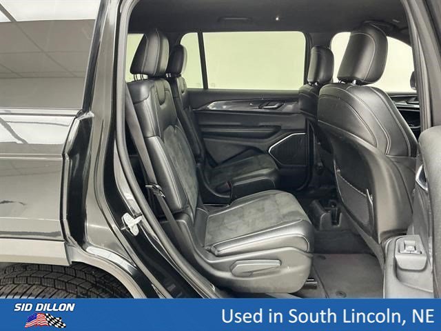 Used 2021 Diamond Black Crystal Pearlcoat Jeep Altitude image 23