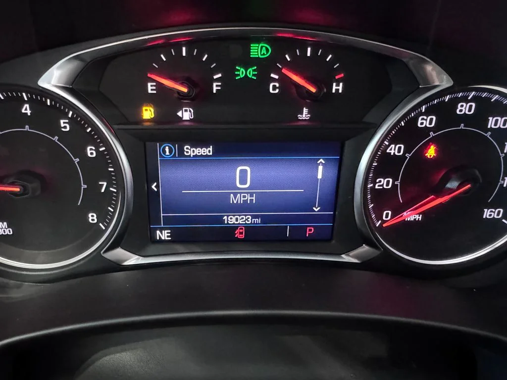 Used 2022 White GMC SLE image 17