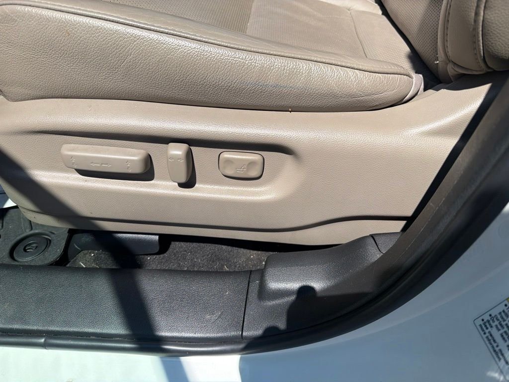 Used 2016 White Honda Elite image 12