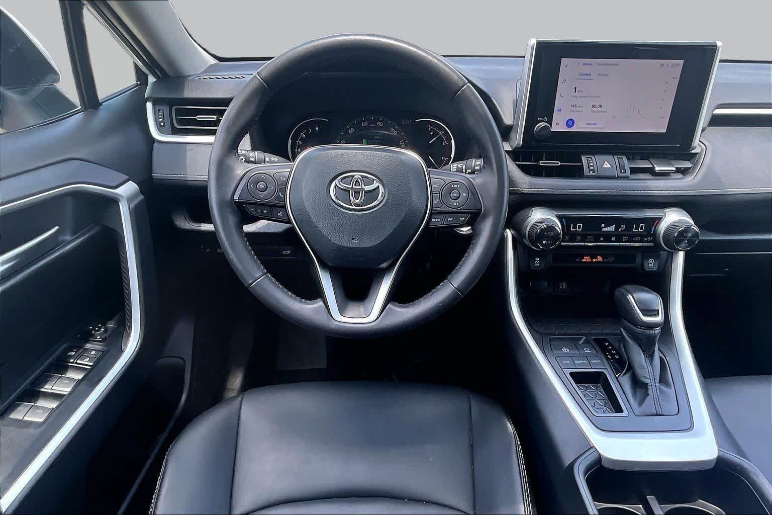 Used 2025 Wind Chill Pearl Toyota XLE Premium image 6